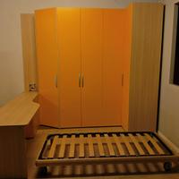 CAMERETTA CON ARMADIO AD ANGOLO