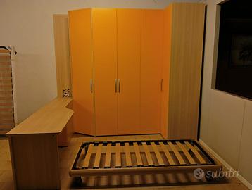 CAMERETTA CON ARMADIO AD ANGOLO