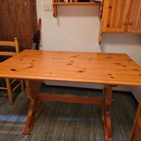 TAVOLO SEDIE APPENDIABII E COMODINI SESTRIERE