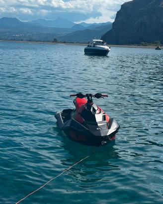 Sea Doo Spark Trixx 3up con carrello omologato