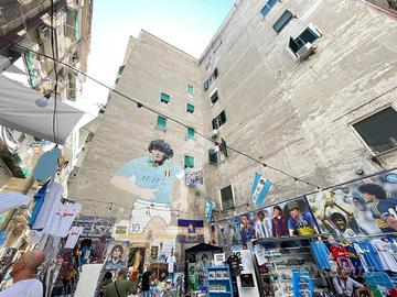 3 LOCALI A NAPOLI