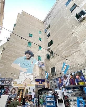 3 LOCALI A NAPOLI