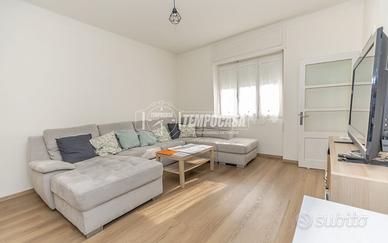 SOLUZIONE INDIPENDENTE CON BOX E GIARDINO