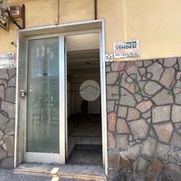 NEGOZIO A NAPOLI