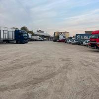 Parcheggio per camion bus e furgoni