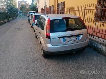 ford fiesta 2004