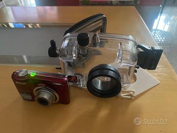 fotocamera nikon coolpix con custodia subacquea