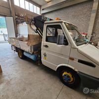 Iveco Daily con gru e compressore