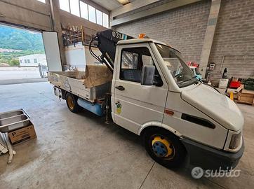 Iveco Daily con gru e compressore