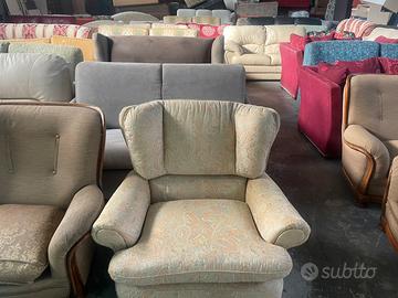 Divani 2-3-4 posti a letto angolari e poltrone