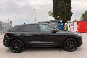 Audi Q8 50 TDI IDENTITY BLACK/23" RSQ8/PELLE