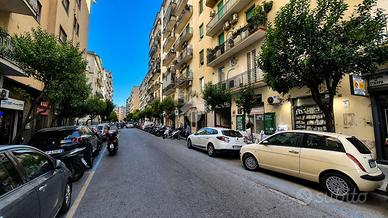 NEGOZIO A NAPOLI