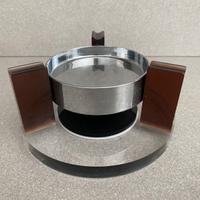 Speciale posacenere "a sospensione", brevettato