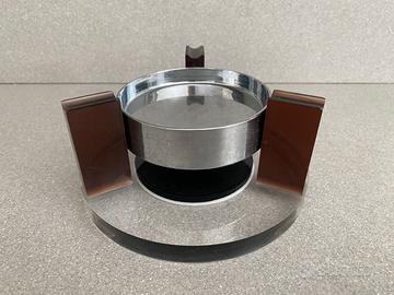 Speciale posacenere "a sospensione", brevettato