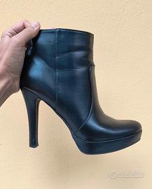 Stivaletti similpelle neri numero 38