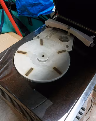 Radio giradischi Brionvega