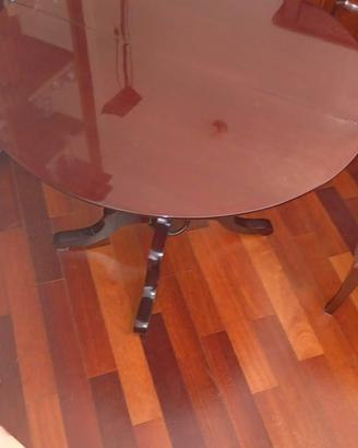 Tavolino rotondo in legno stile classico