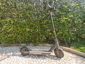 Monopattino Xiaomi Mi Electric Scooter Essential