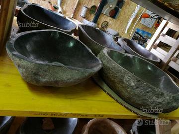 Lavandino in pietra o sasso di Fiume scavato natur