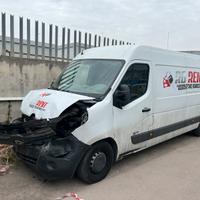 Renault master incidentato