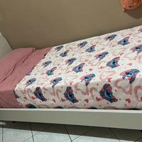 Letto singolo (senza lenzuola ovviamente)