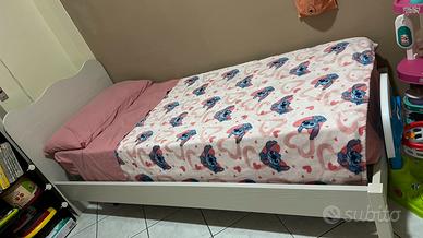 Letto singolo (senza lenzuola ovviamente)