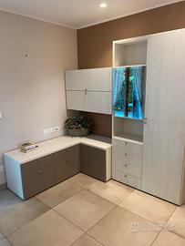 Soggiorno moderno con mobile TV e credenzina 