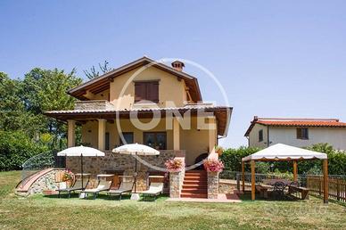 Villa di 200 m² con più di 5 locali e box auto dop