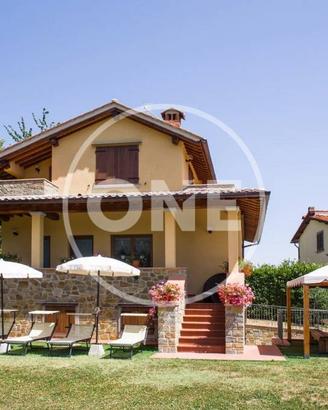 Villa di 200 m² con più di 5 locali e box auto dop