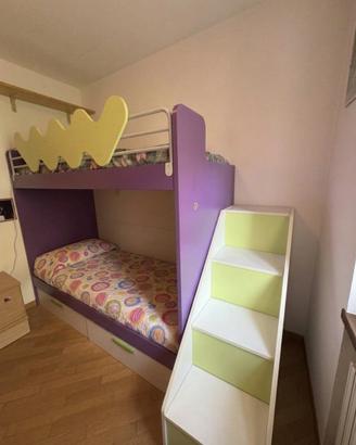 Letto a castello moderno con scaletta contenitore