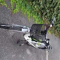 Bicicletta a pedalata assistita con 6 marce