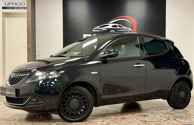 Lancia Ypsilon 1.0 FireFly 5 porte S&S Hybrid Albe