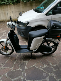 Scooter elettrico askoll 2