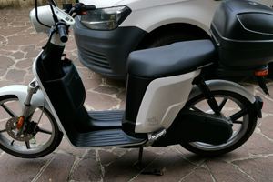 Scooter elettrico askoll 2