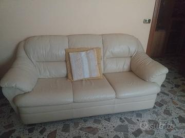 Divano 3 posti usato pochissimo