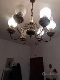 Lampadario a 6 bracci in ferro e decorazioni