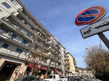 NEGOZIO A NAPOLI