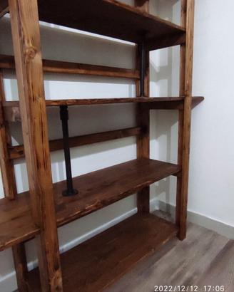 Libreria stile rustico-industriale
