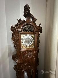 Orologio a pendolo con colonna