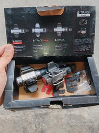 Pedali look e porta accessori 