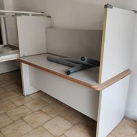 scrivanie, scaffali, cassettiera