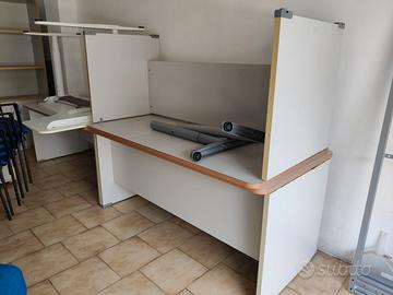 scrivanie, scaffali, cassettiera