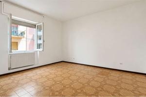 Quadrilocale da ristrutturare con cucina abitabile