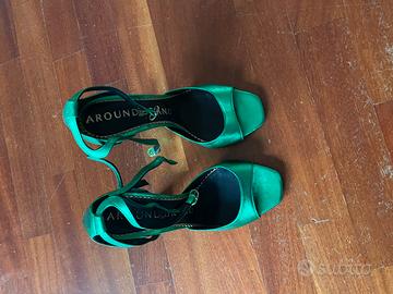 Scarpe verdi brillanti eleganti