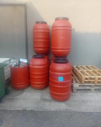 fusti 250 lt con coperchio bidoni