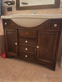 Mobile bagno con specchiera e lavabo
