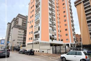 V.le magna grecia 5 vani +acc con cantina e p.auto