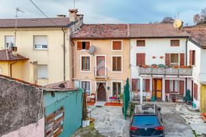 CASA DI CORTE A MONTECCHIA DI CROSARA
