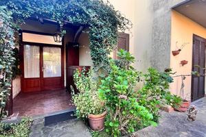 VILLA A SCHIERA A TREVIGNANO ROMANO