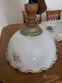 Lampadario vintage vetro opalino e legno